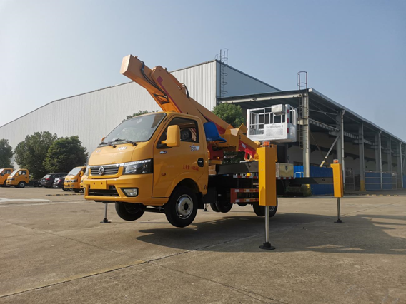 21米東風途逸高空作業(yè)車